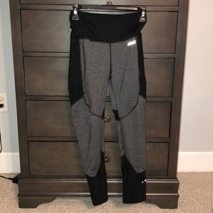 Black and gray mesh pattern leggings